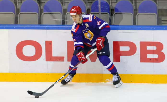 Егор Чезганов в первом матче сезона ВХЛ отметился результативным баллом