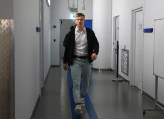 Юрий Каратай забросил первую шайбу в МХЛ