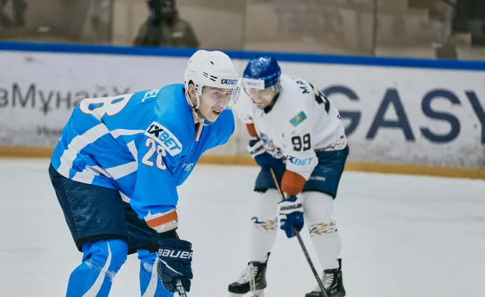 Александр Щемель забросил свою первую шайбу в чемпионате Казахстана