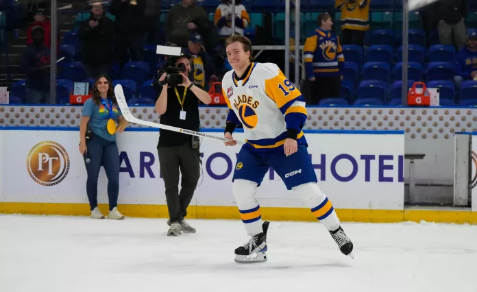 CHL: Егор Сидоров стал первой звездой матча WHL, Андрей Лошко – третьей звездой игры QMJHL