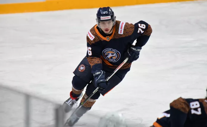 Даниил Степанов нанес шесть бросков во вчерашнем туре ВХЛ