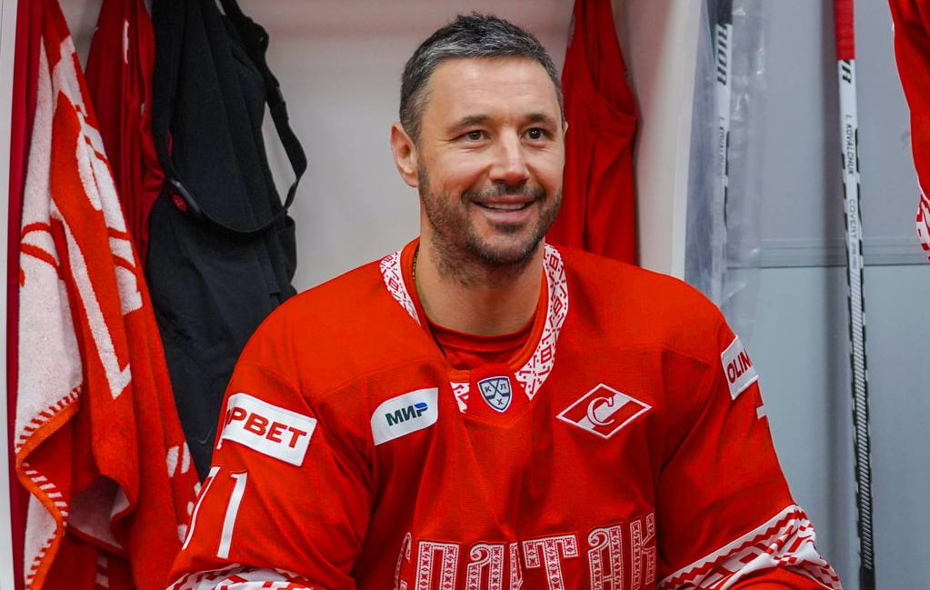 Илья Ковальчук в 40 лет дебютировал за «Спартак» в КХЛ. Забросил шайбу и  провел