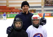 Форвард оршанского «Локомотива» провел занятие для юных хоккеистов