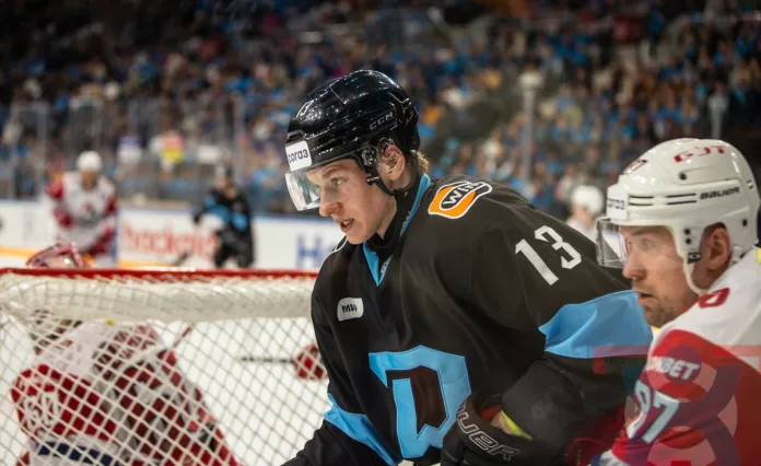 Скауты «Аризоны» считают, что если Вадим Мороз хочет попасть в НХЛ, то ему следует улучшить катание 