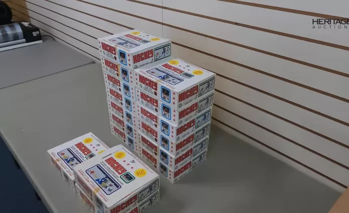В Канаде семья в подвале нашла коробку с хоккейными карточками на баснословную сумму