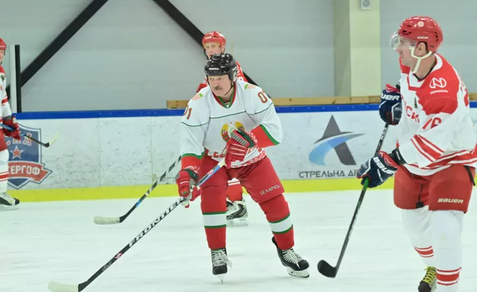 Александр Лукашенко оправился от травмы ноги и сегодня сыграет в хоккей