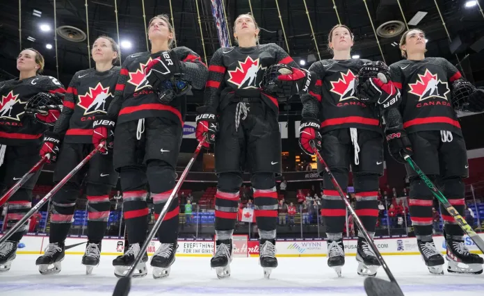 Женская сборная Канады выиграла чемпионат мира, победив в финале США