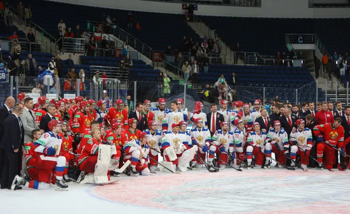Усиление из НХЛ не помогло сборной Беларуси победить на «Минск-Арене», 18-летний белорус может перейти в минское «Динамо», завершился сезон для Соловьева — все за вчера