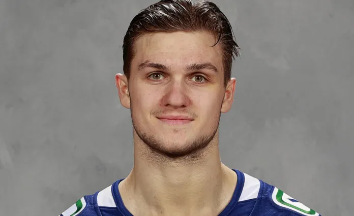 В «Ванкувере» по-прежнему рассчитывают на белорусского игрока. Ему хотят дать шанс в НХЛ
