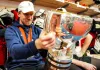 Хоккеисты сборной Чехии сломали кубок чемпионата мира во время празднования