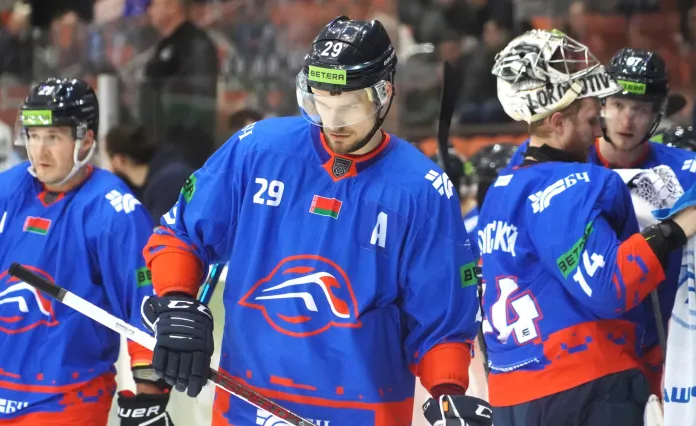 Пять белорусских хоккеистов продлили контракты с оршанским «Локомотивом»
