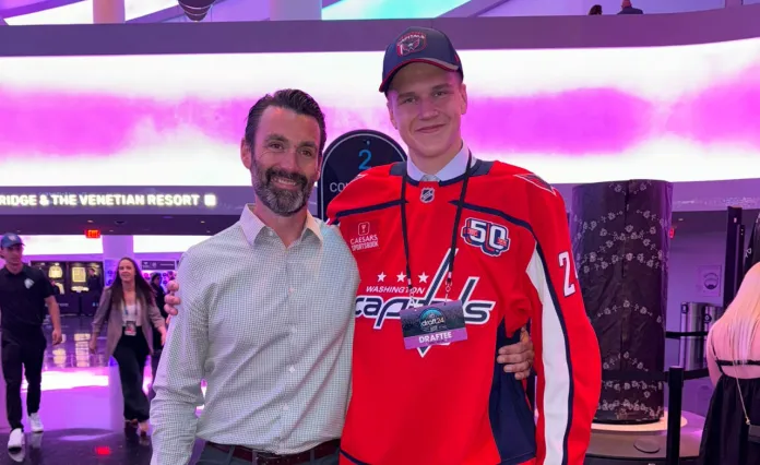 Наставник «Де-Мойн Бакканирс» поддержал Илью Протаса во время драфта-2024 НХЛ