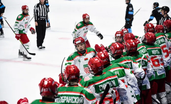 Стартовала предсезонная подготовка юниорской сборной Беларуси. В Островец отправилось 30 хоккеистов