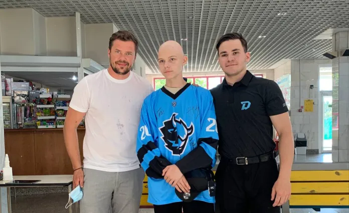 Игроки минского «Динамо» поддержали юного хоккеиста