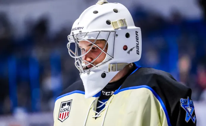 USHL. Ян Шостак совершил 23 спасения в победном матче «Линкольна»