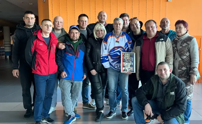 Болельщики оршанского «Локомотива» поблагодарили наставника Игоря Жилинского. Он руководил командой с 2018 года