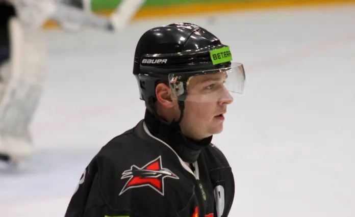 Белорусский форвард Евгений Хузеев завершил карьеру в 33 года