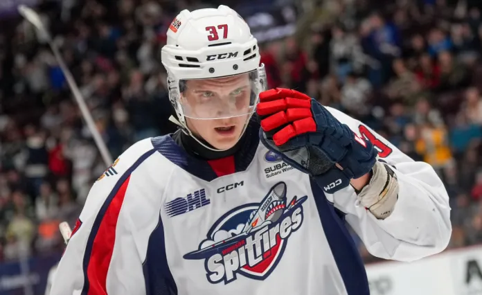 Илья Протас — о любимом хобби: играет в NHL за «Вашингтон» и ставит брата в первое большинство