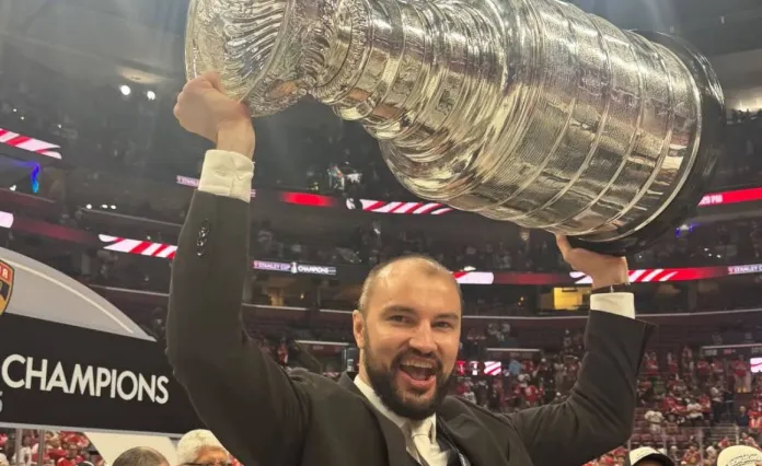 Олег Евенко на чемпионском параде «Флориды», матч с Овечкиным в Беларуси, Мезин нашел работу - все за вчера