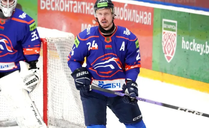 Российский защитник Савельев продлил контракт с «Локомотивом»