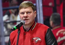 Фото: Антон Курьянов привез Кубок Гагарина на могилу Вьюхина. Голкипер «Локомотива» погиб в авиакатастрофе 7 сентября 2011 года