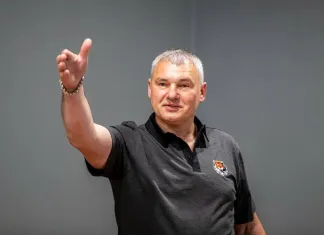 Белорусский наставник с победы начал свою карьеру в КХЛ