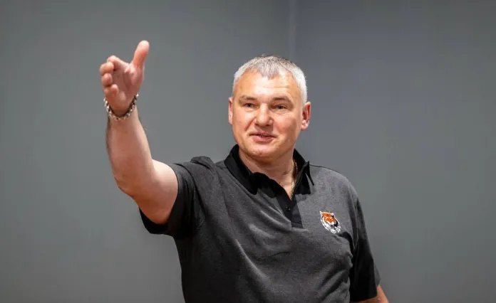 Белорусский наставник с победы начал свою карьеру в КХЛ