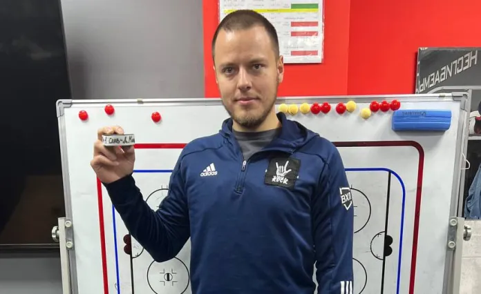 Александр Ходин – о шайбе Дениса Синягина: Надо обладать смелостью, чтобы так метнуть через всю площадку