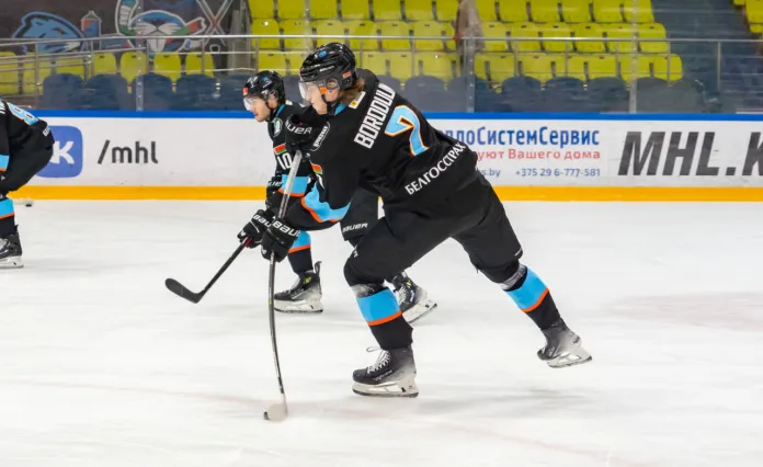 «Динамо-Шинник» упустил преимущество в две шайбы, но все равно вырвал победу у действующего чемпиона МХЛ «Динамо-Шинник» упустил преимущество в две шайбы, но все равно вырвал победу у действующего чемпиона МХЛ