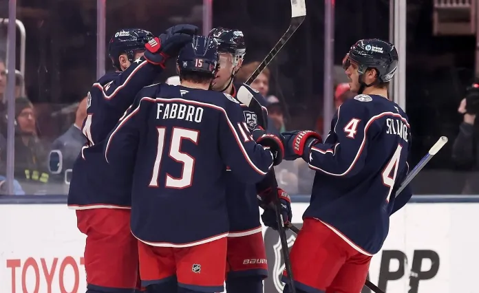 НХЛ. Очковые покеры Чарли Койла и Мэтью Оливера помогли «Коламбусу» обыграть «Торонто»