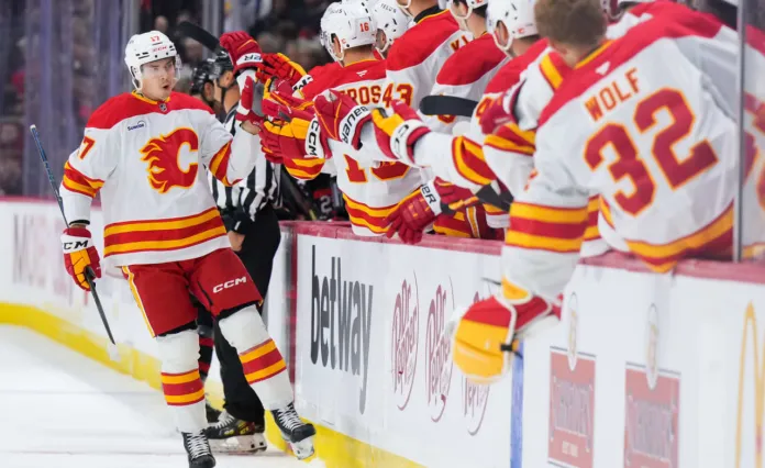 Егор Шарангович сыграет в центре третьего звена «Калгари» в матче с «Нэшвиллом»