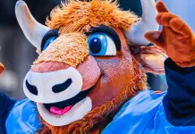 Маскотом минского «Динамо» работает айтишник. Он рассказал о своей миссии