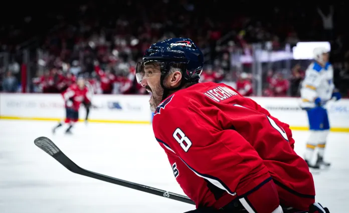 Александр Овечкин забил 900-й гол. Вратарь «Сент-Луиса» попробовал украсть шайбу