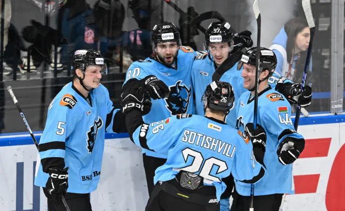 Минское «Динамо» вырвало победу у «Ак Барса» в концовке матча и одержало шестую победу кряду