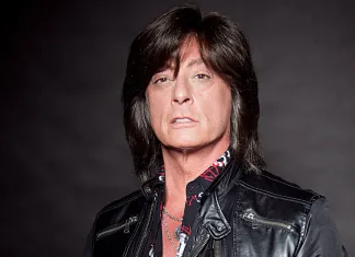 Бывший вокалист Deep Purple посетил матч «Динамо-Минск» — «Ак Барс»