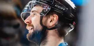 Илья Усов: Стараемся помогать друг другу, держим шайбу, работаем на команду