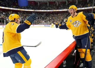 НХЛ. Победы «Каролины» и «Айлендерс», поражение «Питтсбурга» в Швеции — результаты игрового дня