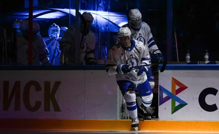 Белорусский защитник выбыл до конца сезона КХЛ из-за тяжелой травмы