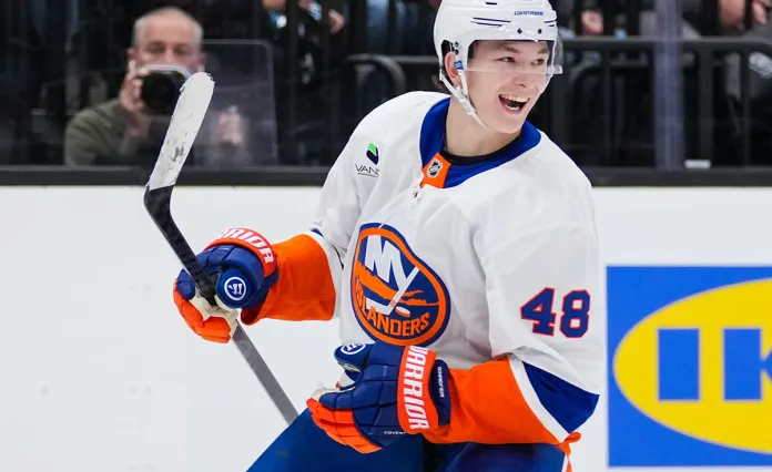 Юный защитник «Айлендерс» Мэттью Шефер переписал рекорд НХЛ