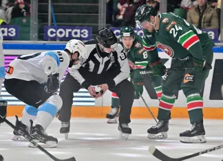 Видео: Арбитры засчитали спорную шайбу в ворота минского «Динамо»