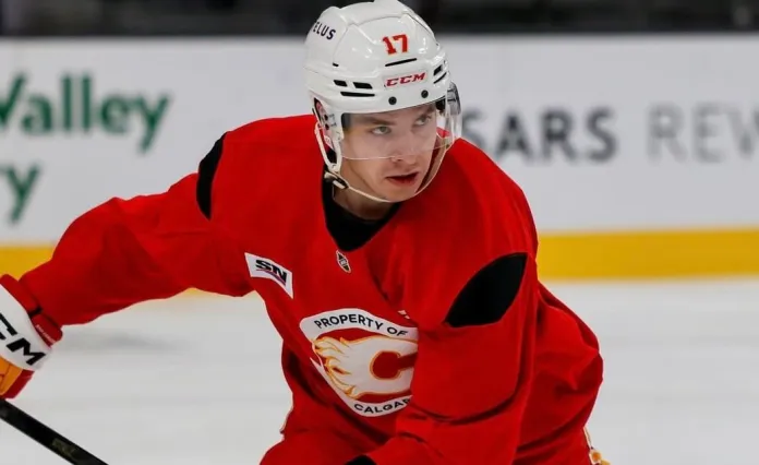 Егор Шарангович выйдет во втором звене «Калгари» в матче против «Чикаго»