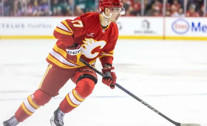 Шайба Егора Шаранговича помогла «Калгари» разобраться с «Ванкувером»