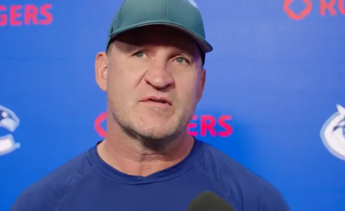 Наставник «Ванкувера» оценил шансы белорусского вратаря сыграть в предстоящей выездной серии