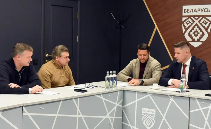 Александр Богданович провел встречу с тренерским штабом сборной Беларуси