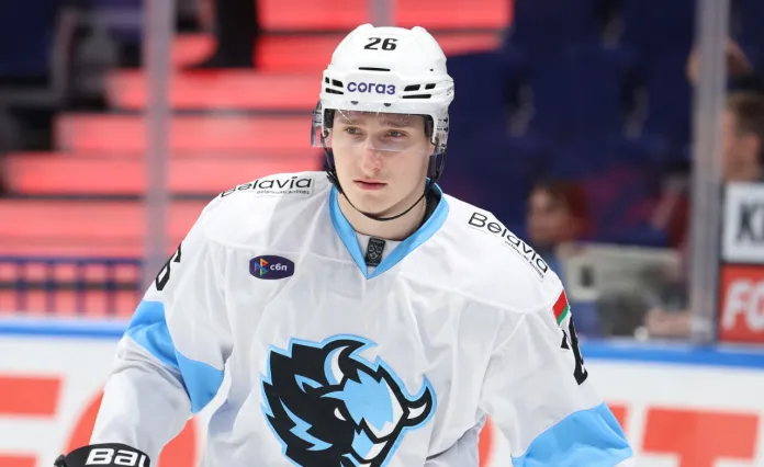 Белорусский форвард покинул лёд после силового приема в матче «Торпедо» – «Динамо-Минск»