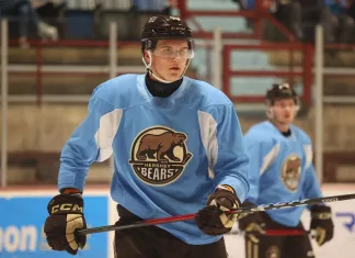 Илья Протас набрал 3 очка, продлил результативные серии до семи матчей и вошёл в топ-10 снайперов АХЛ