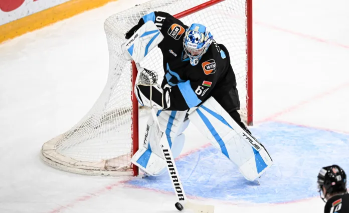 Вратарь минского «Динамо» попал в символическую сборную ноября