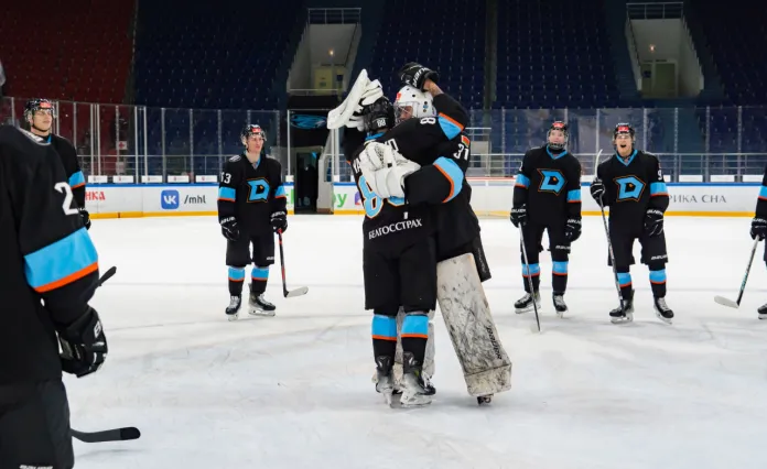 26 хоккеистов «Динамо-Шинника» отправились на восточный выезд