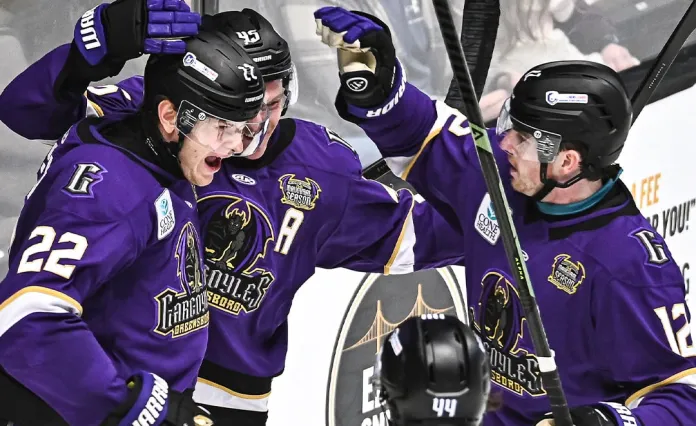 ECHL. Дебютная шайба Борщева, «-2» у Яваша, Цулыгин вне заявки — статистика белорусов 6 декабря