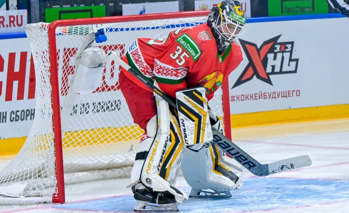 Вратарь сборной Беларуси Шостак может пропустить Кубок Первого канала. Его ждет обследование